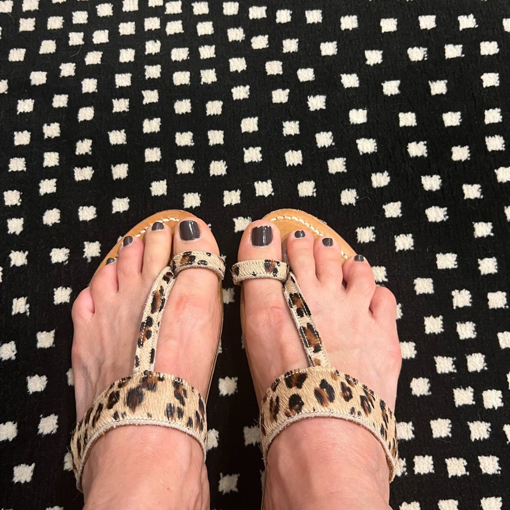 Animal print toe ring sandal